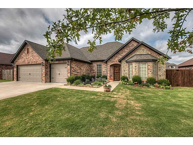 Property Photo: 4102 SW Buckeye Avenue AR 72712
