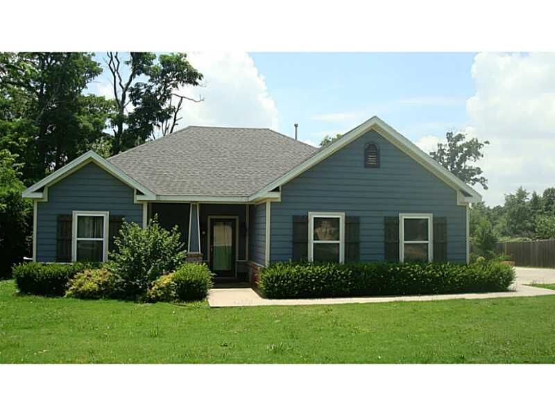 Property Photo: 911 Township Street AR 72703