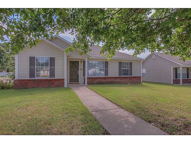 Property Photo:  1272 N Tradition Avenue  AR 72704 