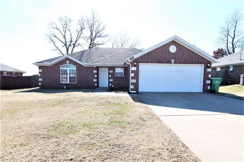 Property Photo: 1301 Maplewood Drive AR 72719
