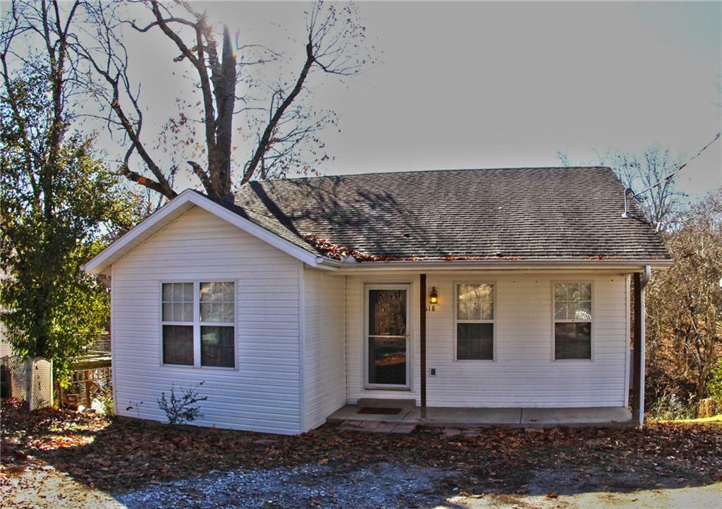 Property Photo:  618 S Crescent Street  AR 72756 