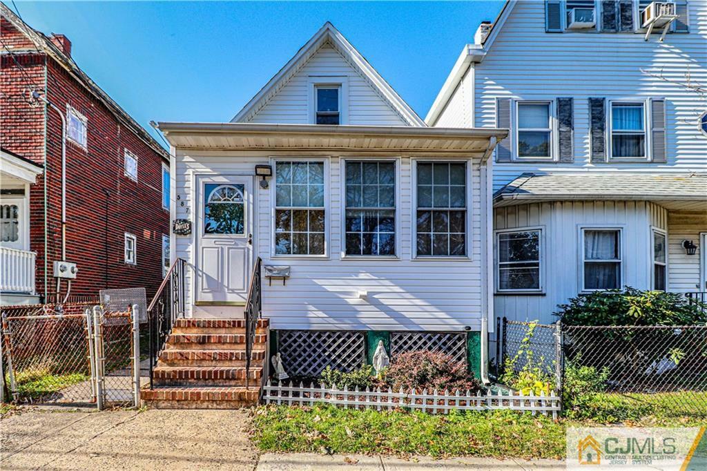 Property Photo:  587 W Side Avenue  NJ 08861 