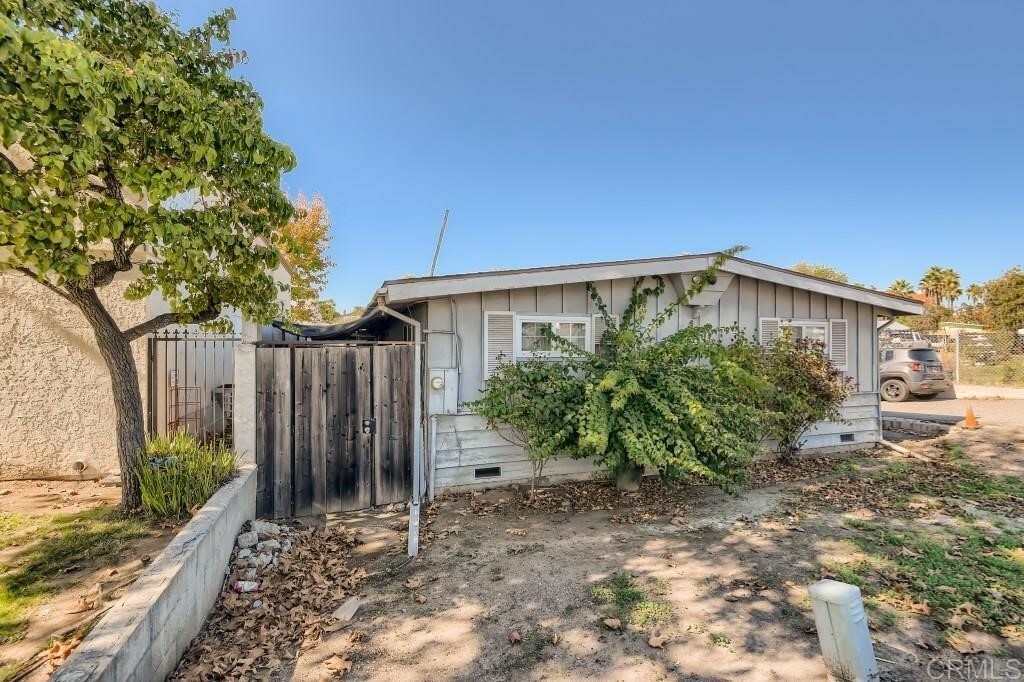 Property Photo:  1130 N Santa Fe Ave  CA 92083 