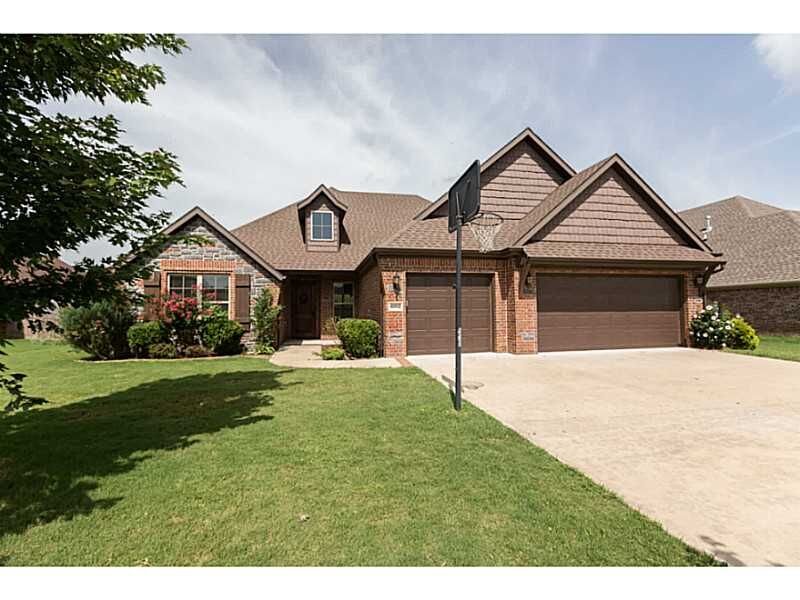 Property Photo:  4002 SW Summerbrook Street  AR 72712 