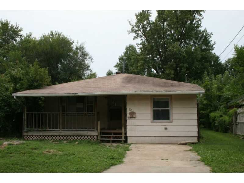 Property Photo: 704 Geneva Street AR 72762
