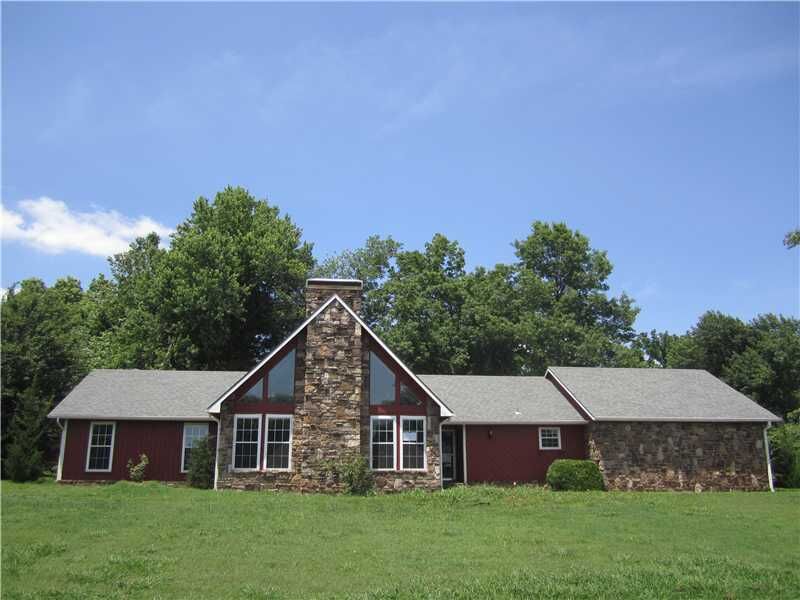 Property Photo:  708 N Rockcliff Road  AR 72701 