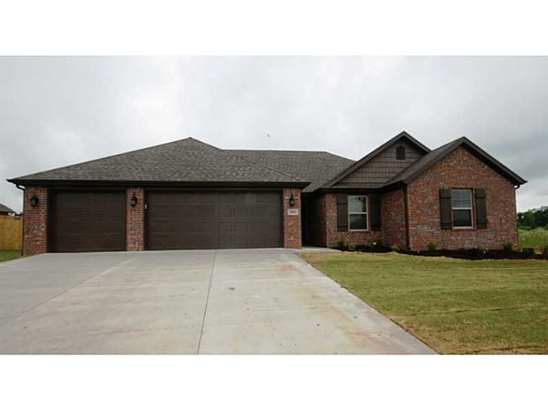 Property Photo: 530 Keswick Drive AR 72719