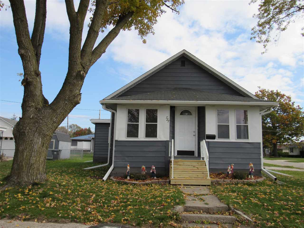 Property Photo:  727 1st Ave SE  IA 50662 