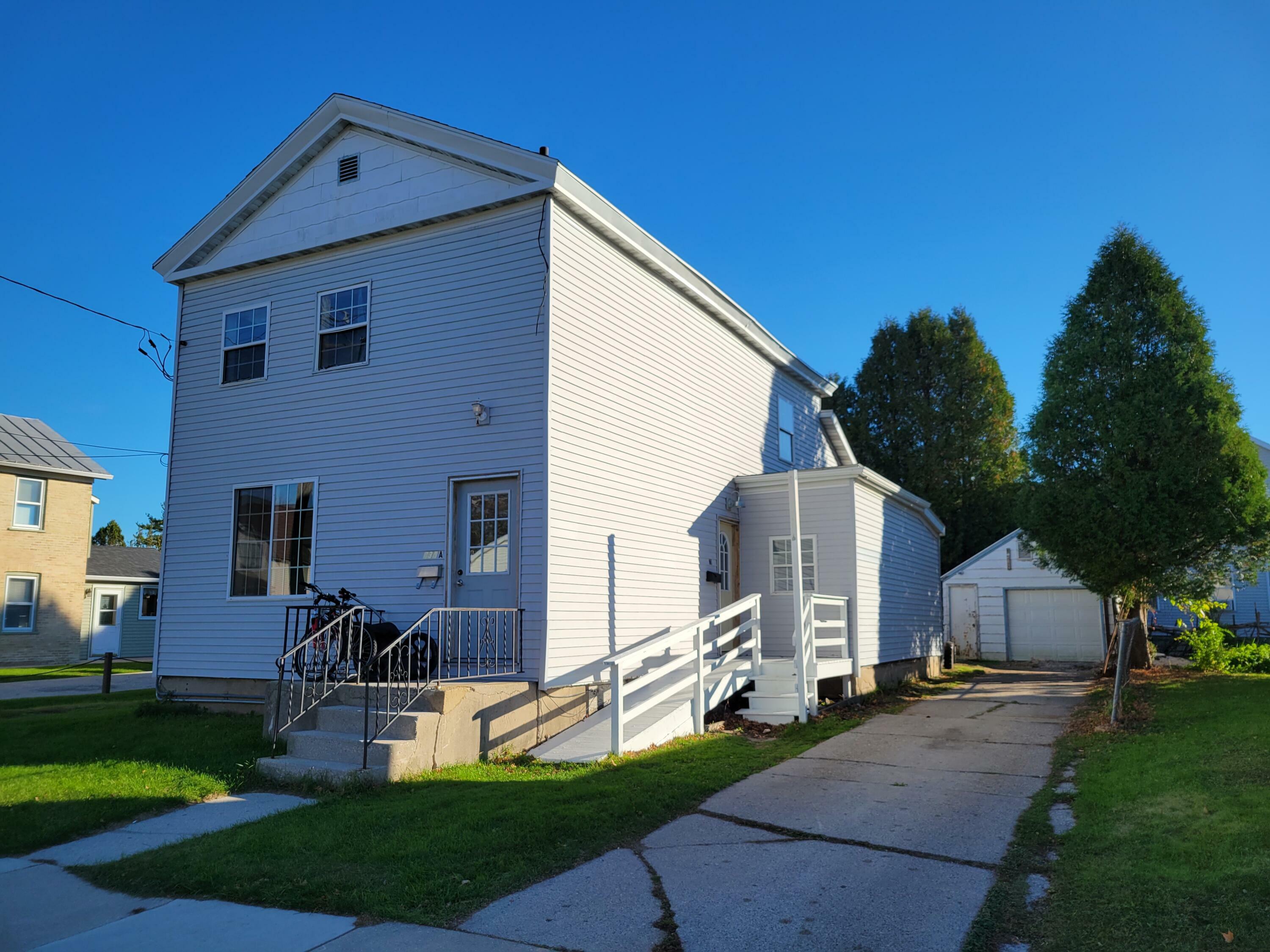 Property Photo:  731 S 15th St  WI 54220 