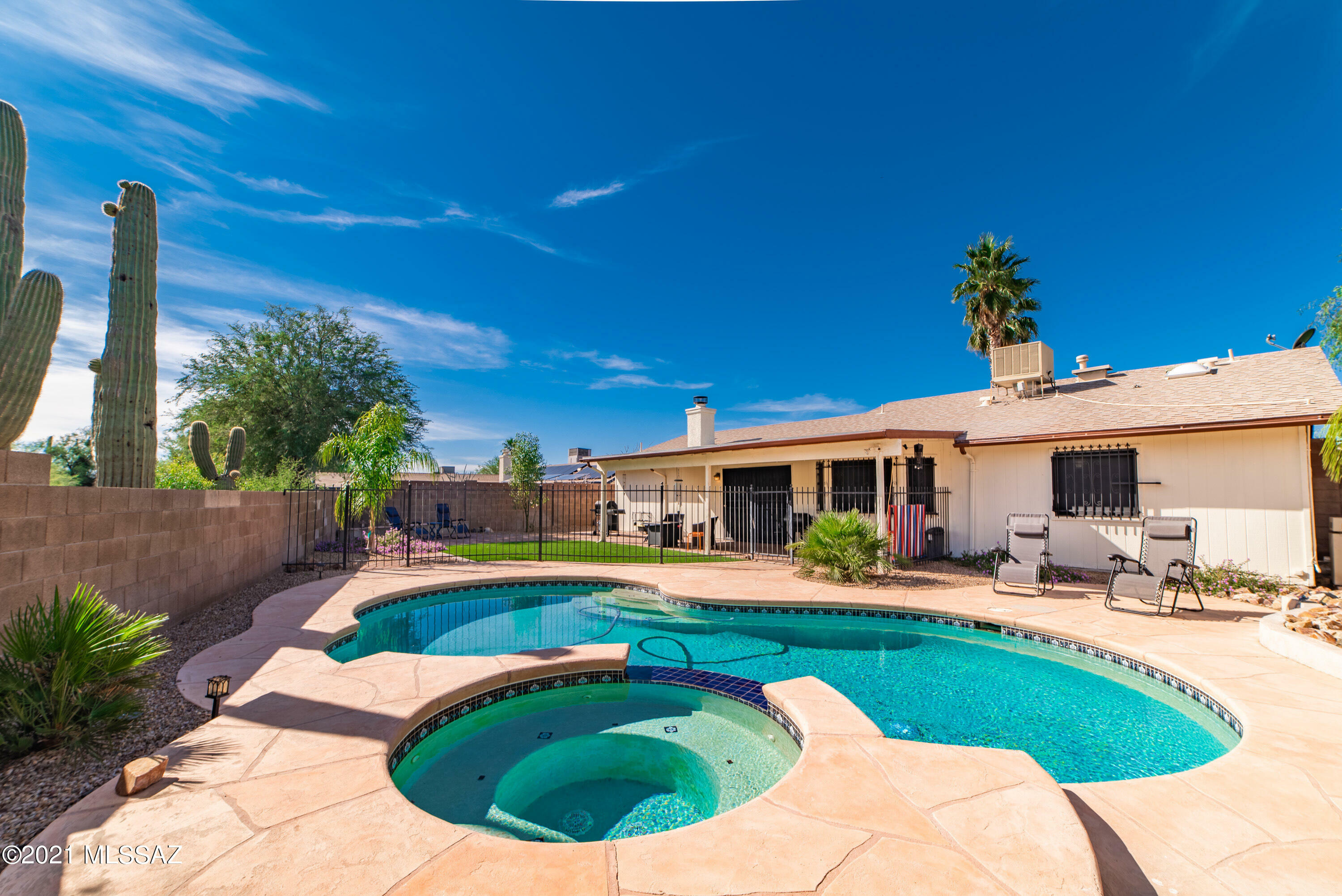 6850 N De Chelly Loop  Tucson AZ 85741 photo