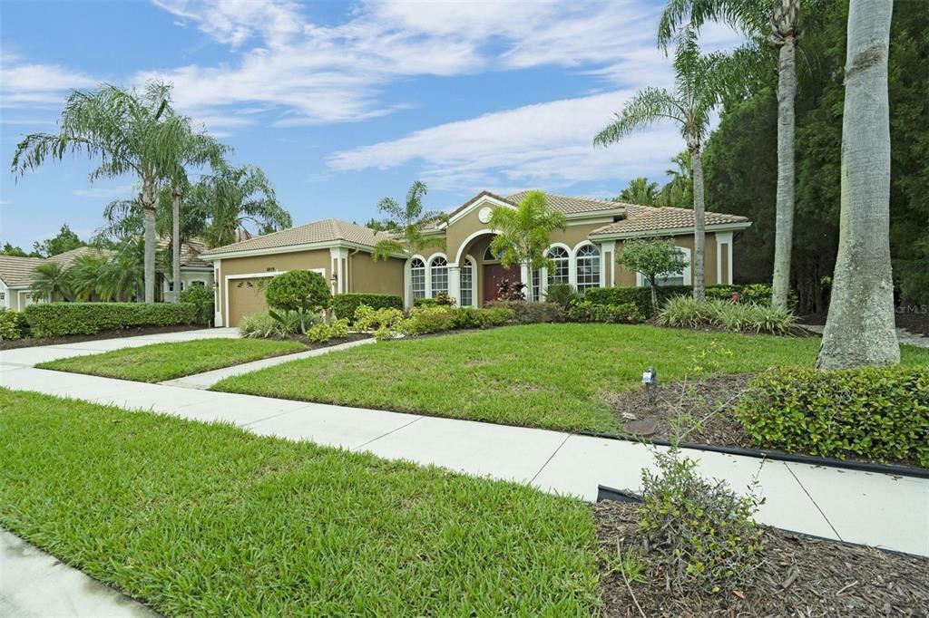 Property Photo: 6839 Turnberry Isle Court FL 34202