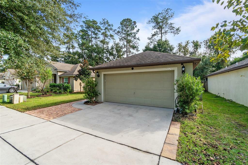 Property Photo:  5025 NW 81st Avenue  FL 32653 