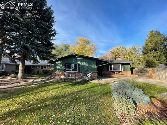 Property Photo:  2 Bradley Place  CO 80906 