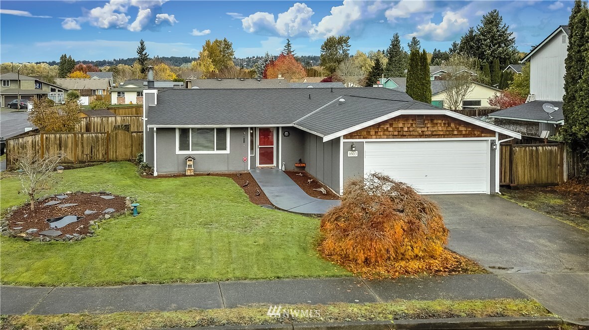 Property Photo: 1603 10th Avenue SE WA 98372