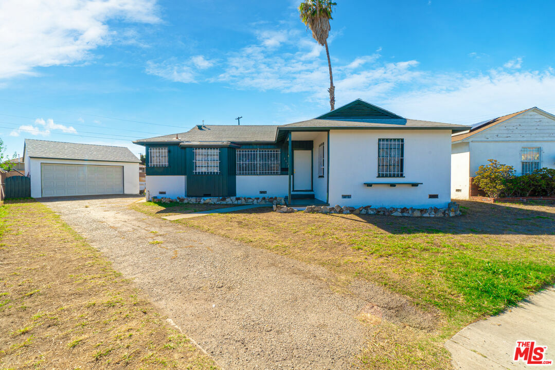 Property Photo: 2932 W 129th St CA 90249