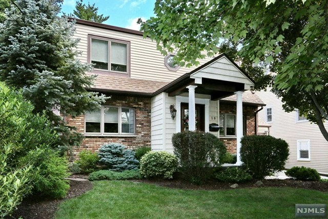 Property Photo:  18 Grant Avenue  NJ 07110 