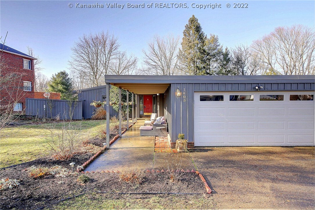 Property Photo: 1405 Bedford Road WV 25314