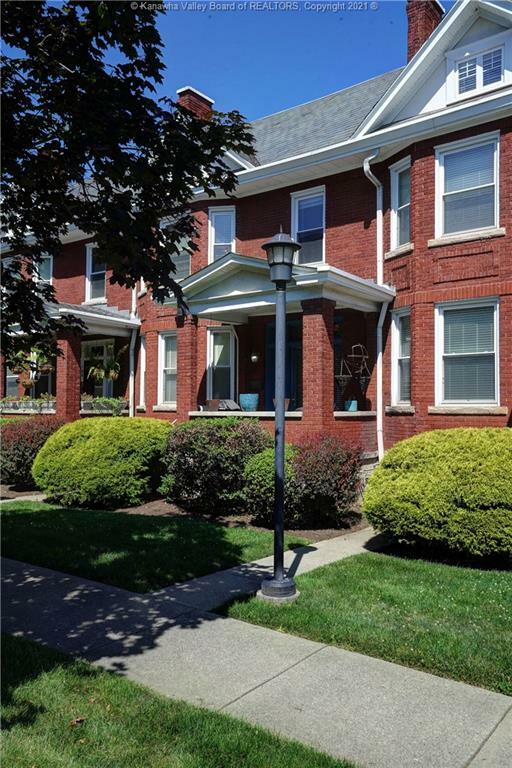 Property Photo: 1313 Lee Street E 104 WV 25301