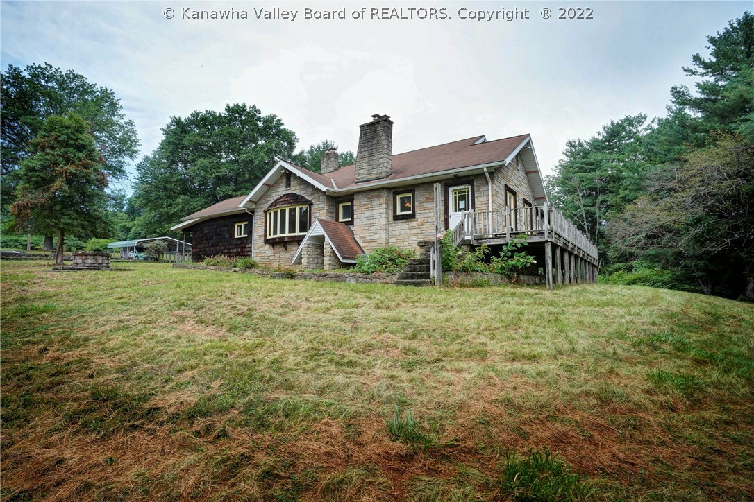 Property Photo: 219 Winfield Road WV 25177