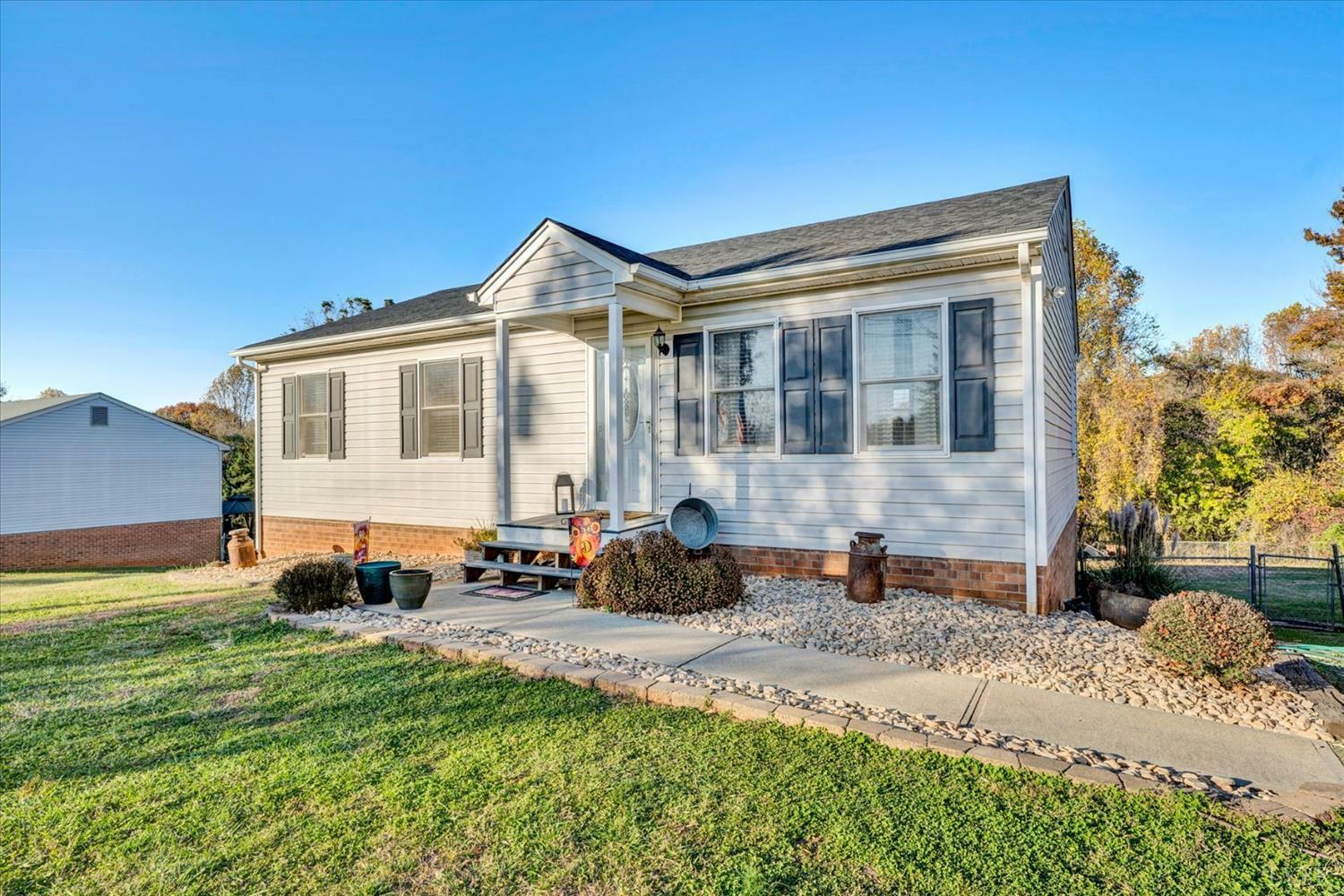 Property Photo: 1157 Fairfield Road VA 24523