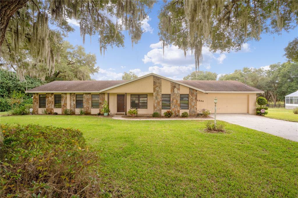 Property Photo:  2334 Lake Griffin Road  FL 32159 