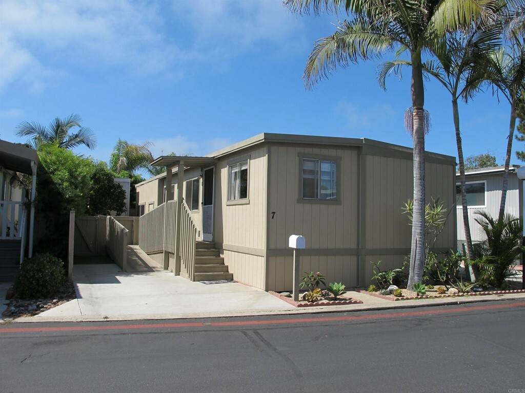Property Photo:  699 N Vulcan Avenue 7  CA 92024 