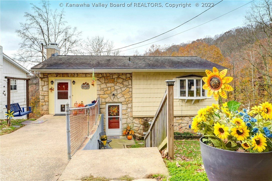 Property Photo: 2225 Lilly Drive WV 25387