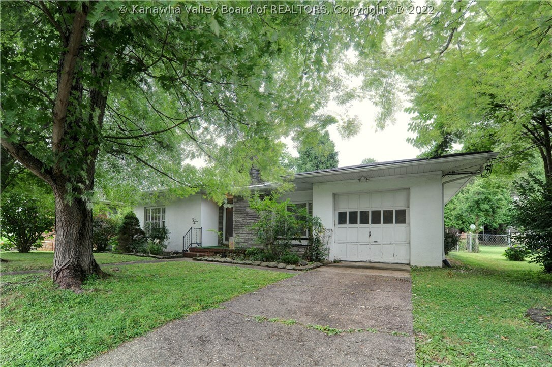 Property Photo: 1106 S B Street WV 25177