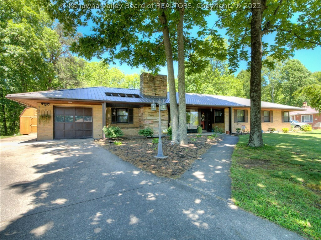 Property Photo:  1506 Pinewood Drive  WV 25064 