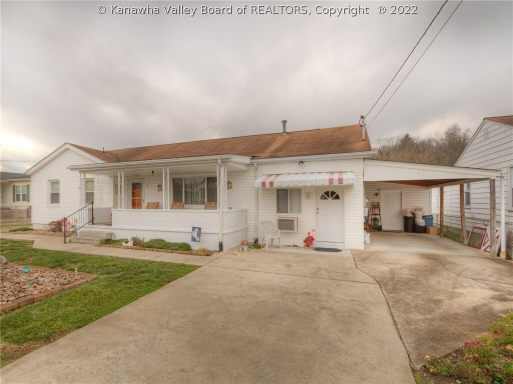 Property Photo: 315 Ohio Avenue N WV 25177