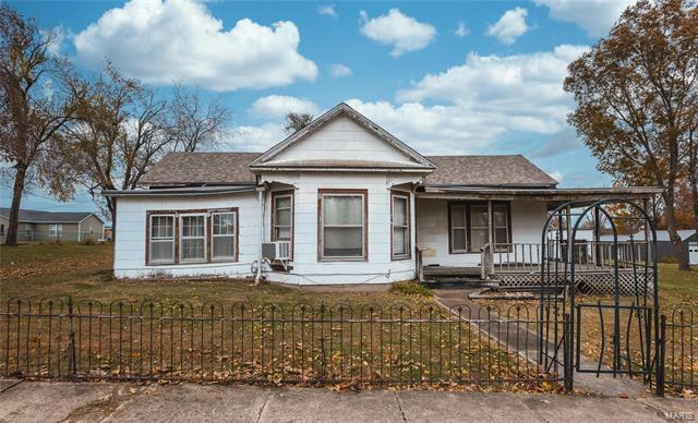 Property Photo:  504 West 3rd Street  MO 65459 