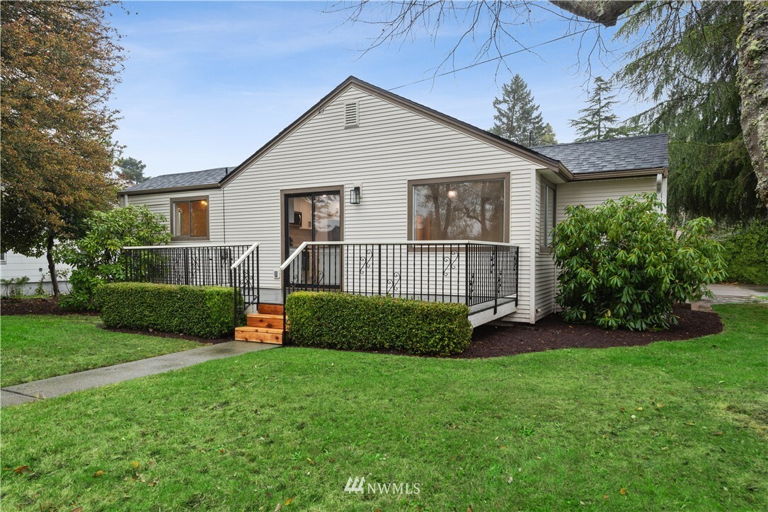 Property Photo: 16050 11th Avenue SW WA 98166