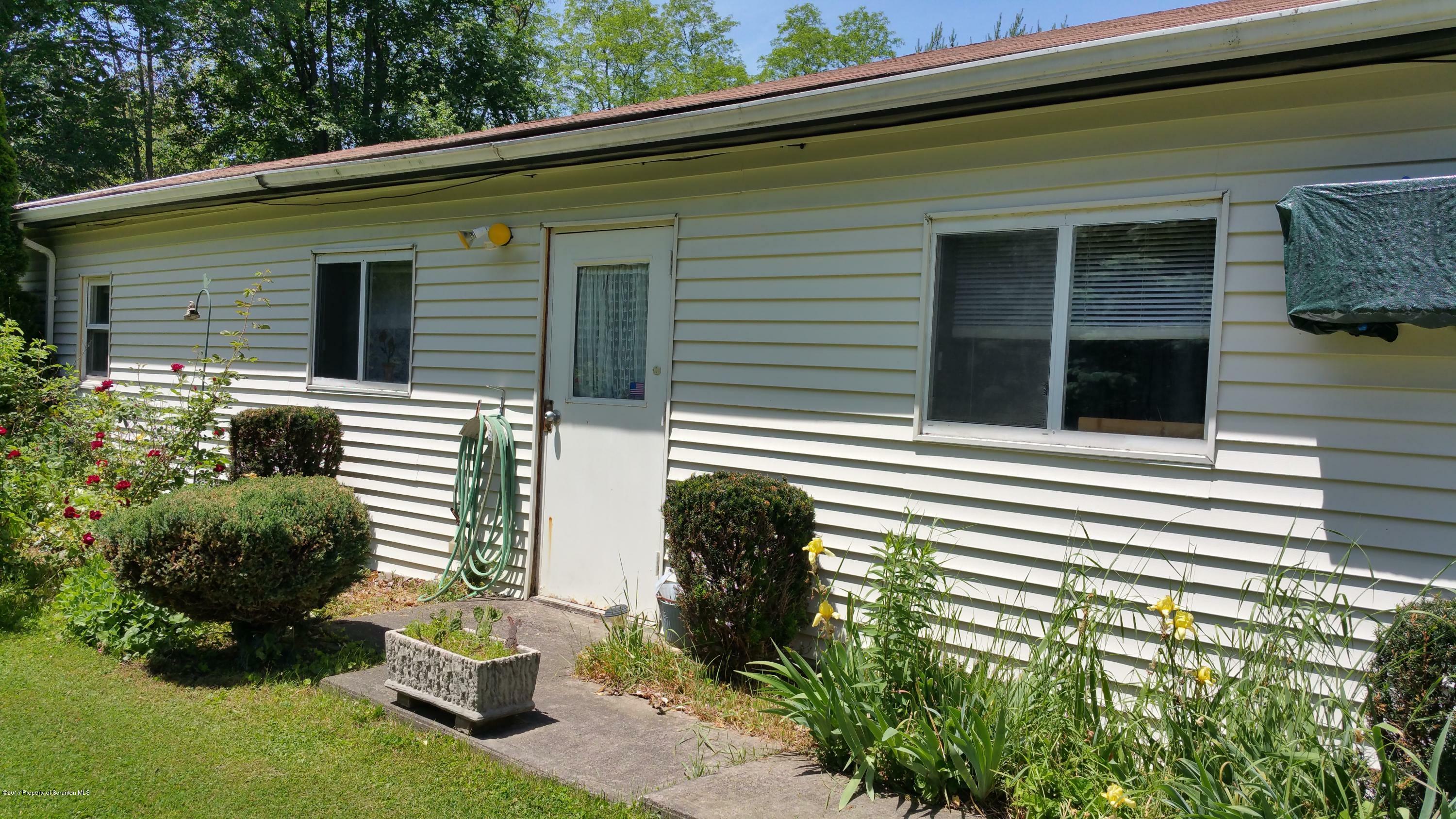 Property Photo:  115 Triangle Ln  PA 18657 