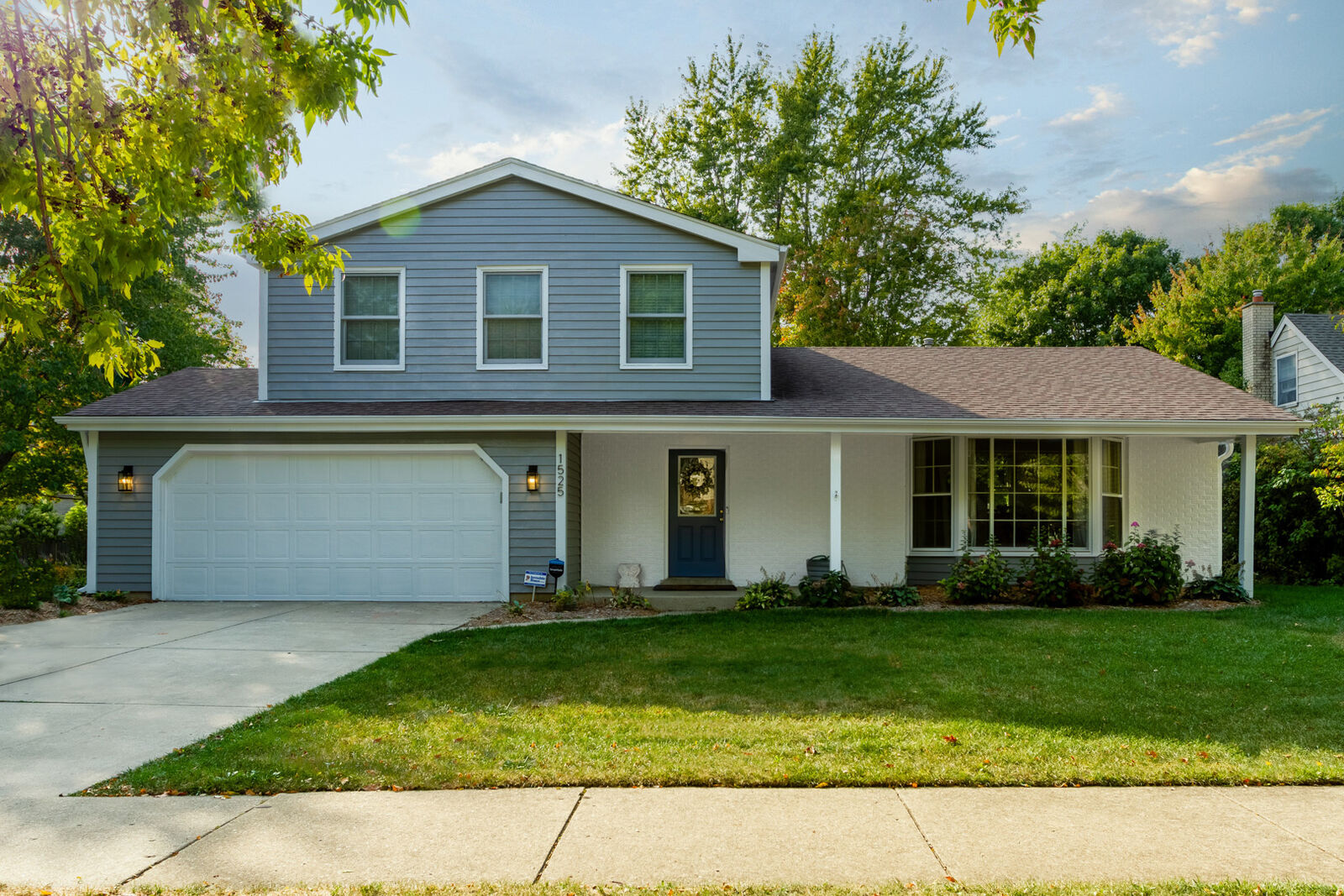 Property Photo: 1525 N Columbia Street IL 60563