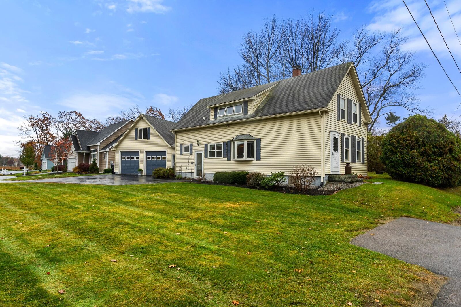 Property Photo: 21 Hobbs Way NH 03104