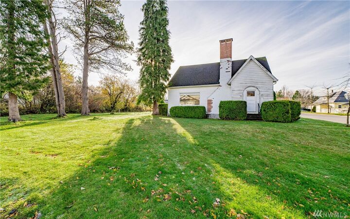 Property Photo:  430 E St  WA 98230 