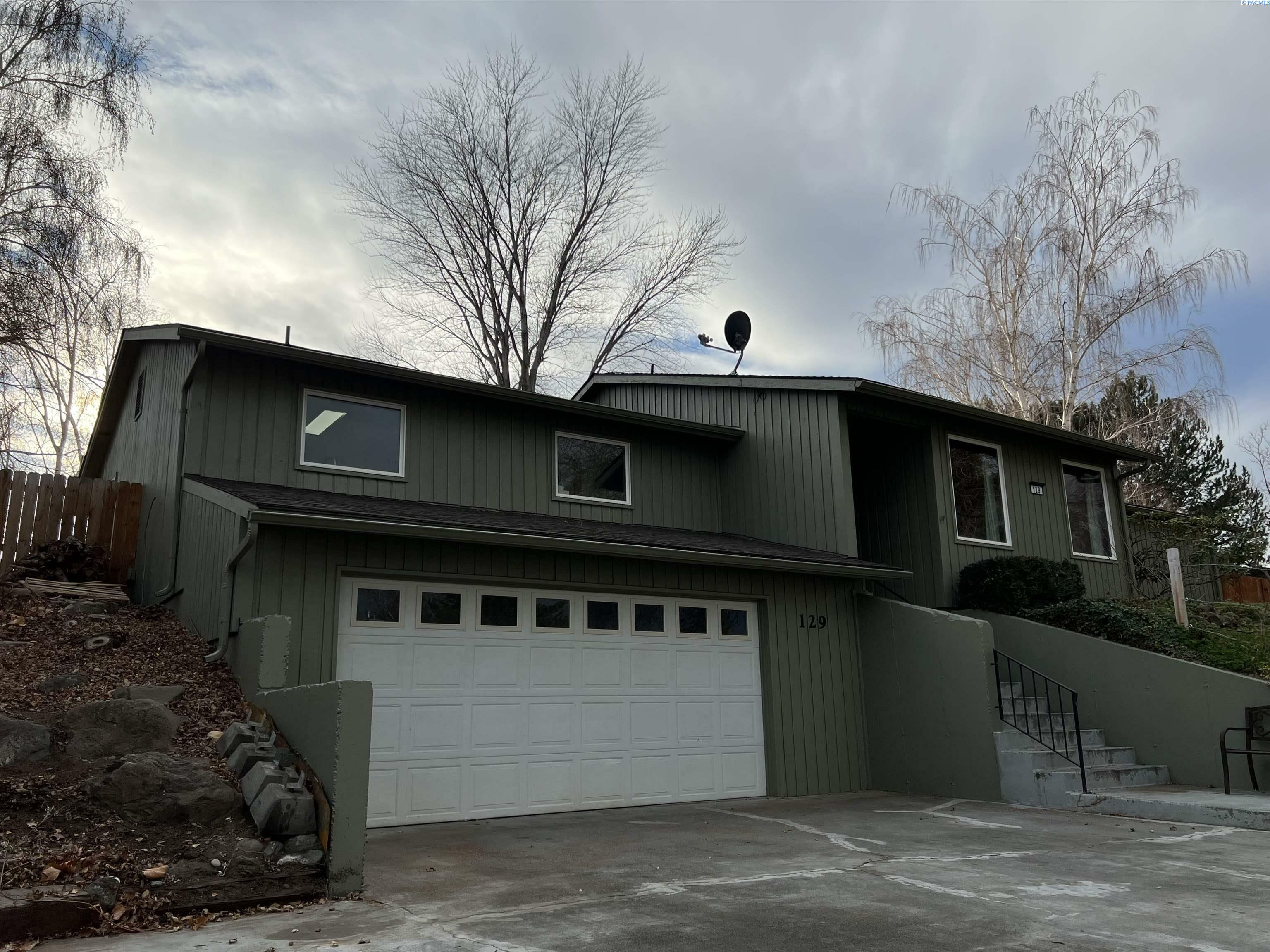 Property Photo:  129 Edgewood Drive  WA 99352 