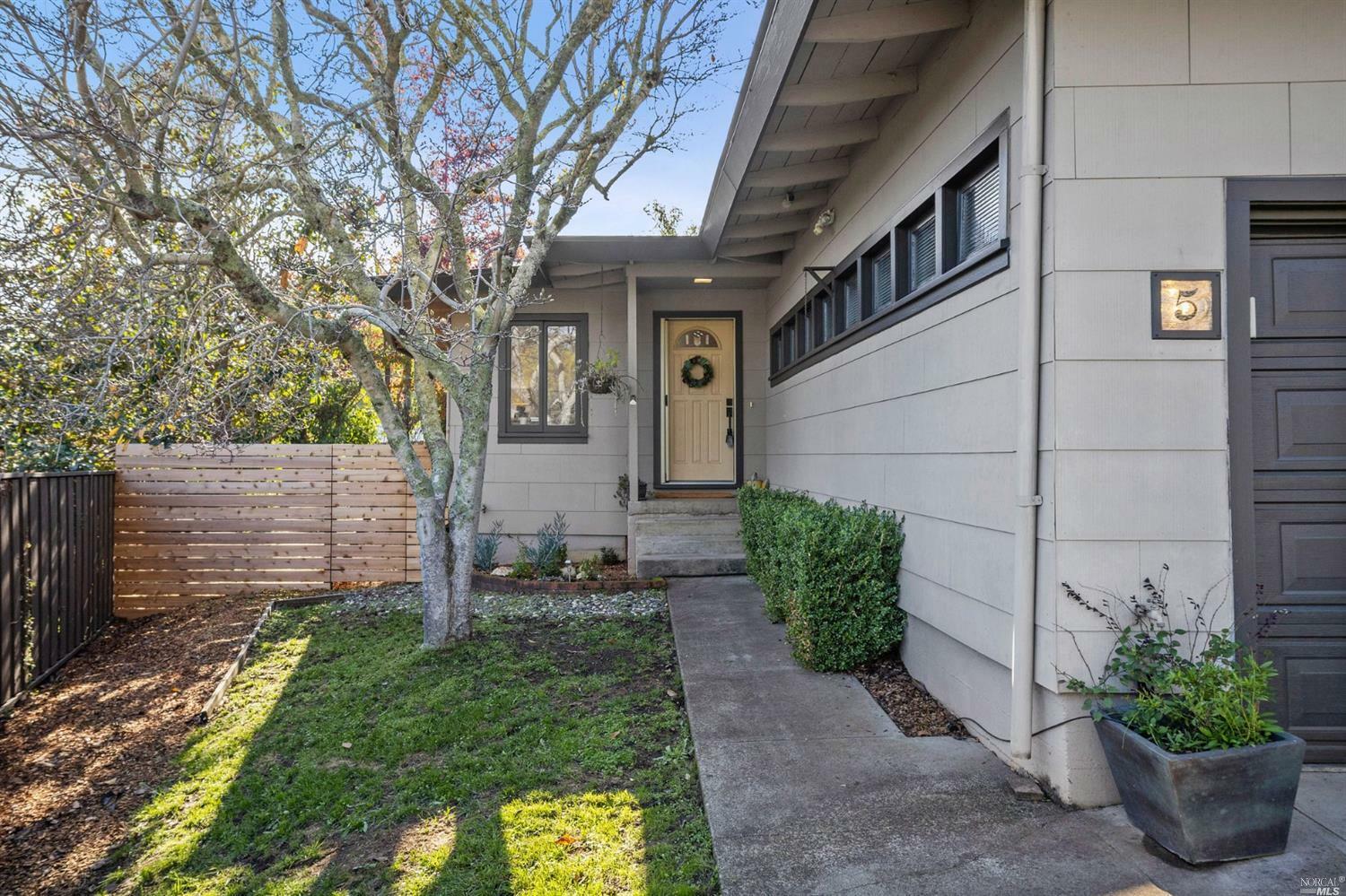 Property Photo:  5 Fairview Court  CA 94960 