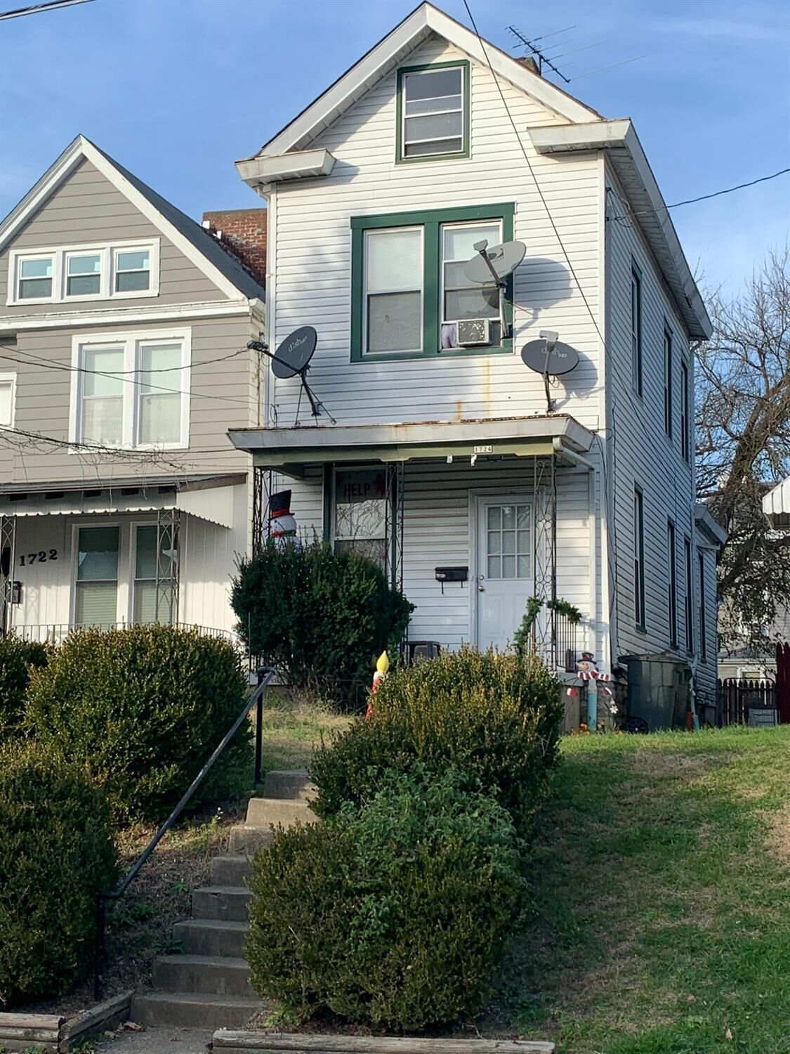 Property Photo:  1724 Mills Ave  OH 45212 