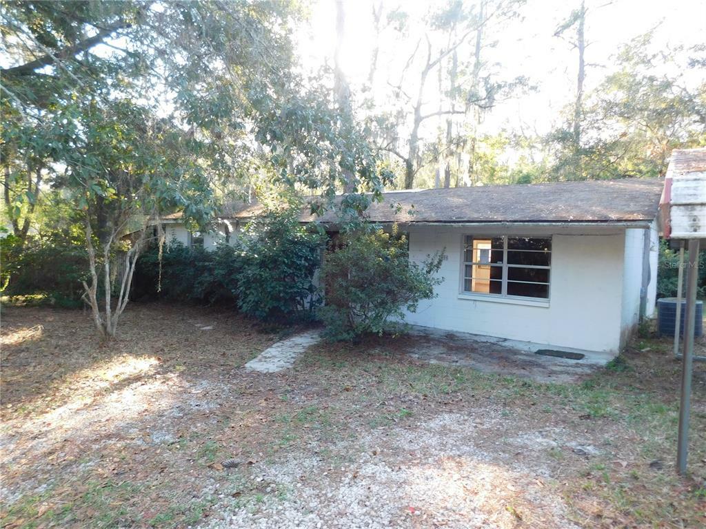 Property Photo:  2000 SE 43rd Terrace  FL 32641 