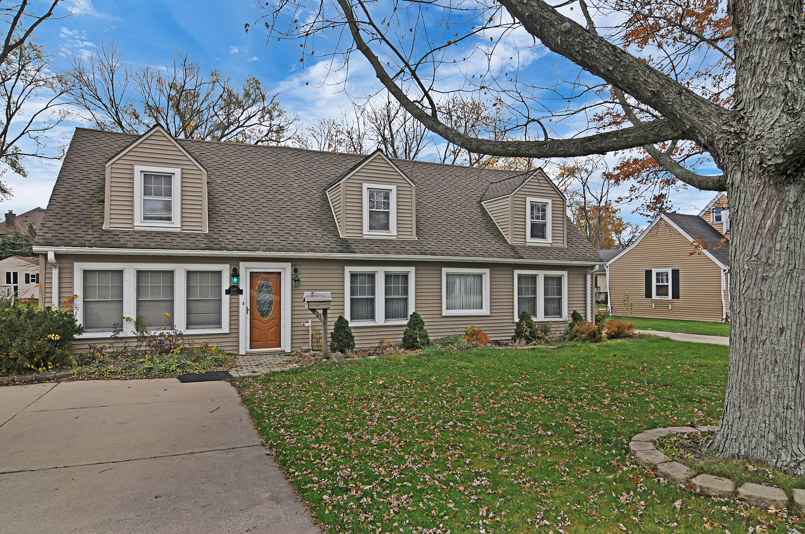 Property Photo:  619 Revere Road  IL 60025 