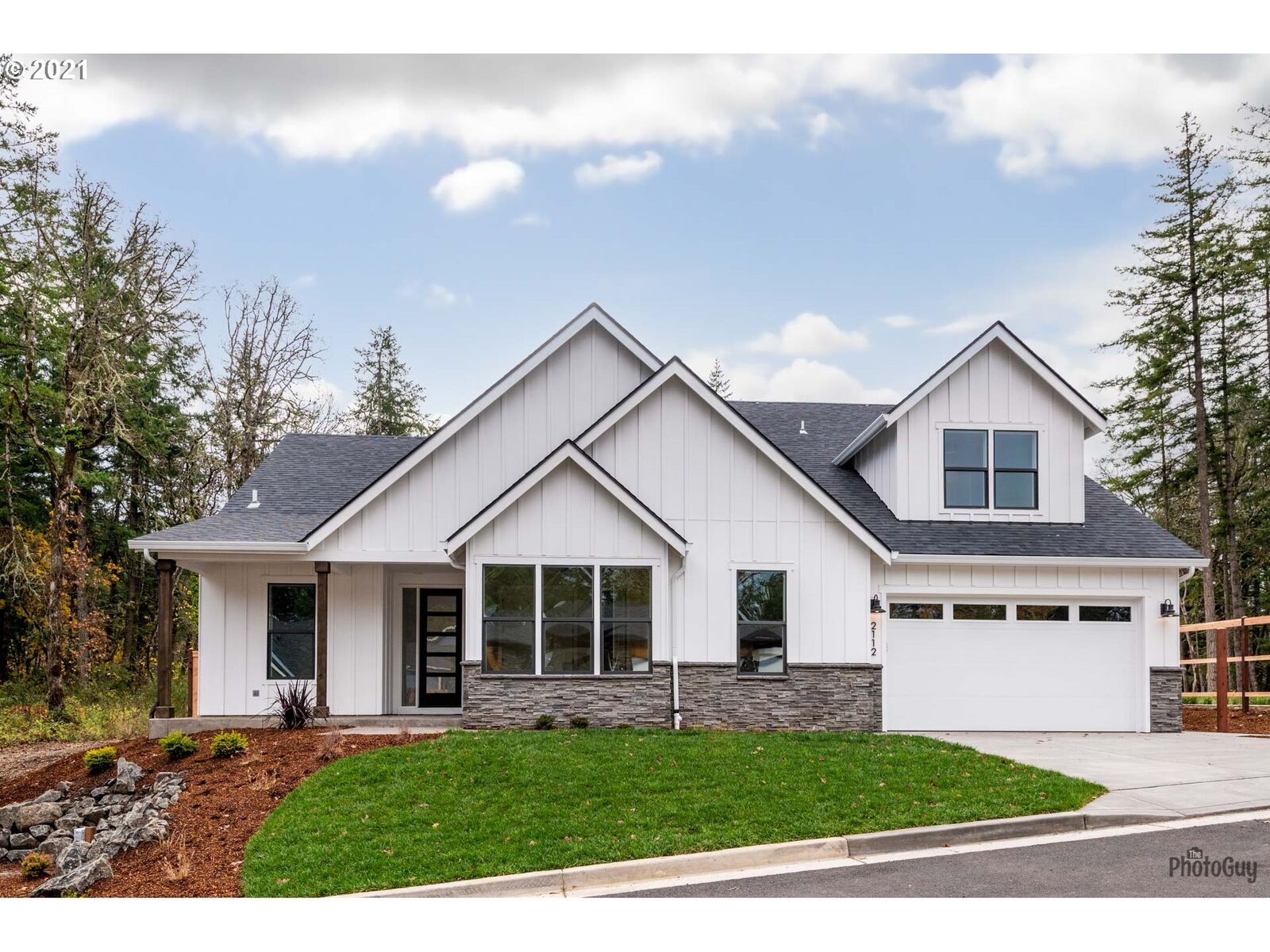 Property Photo: 2112 Majestic OR 97405