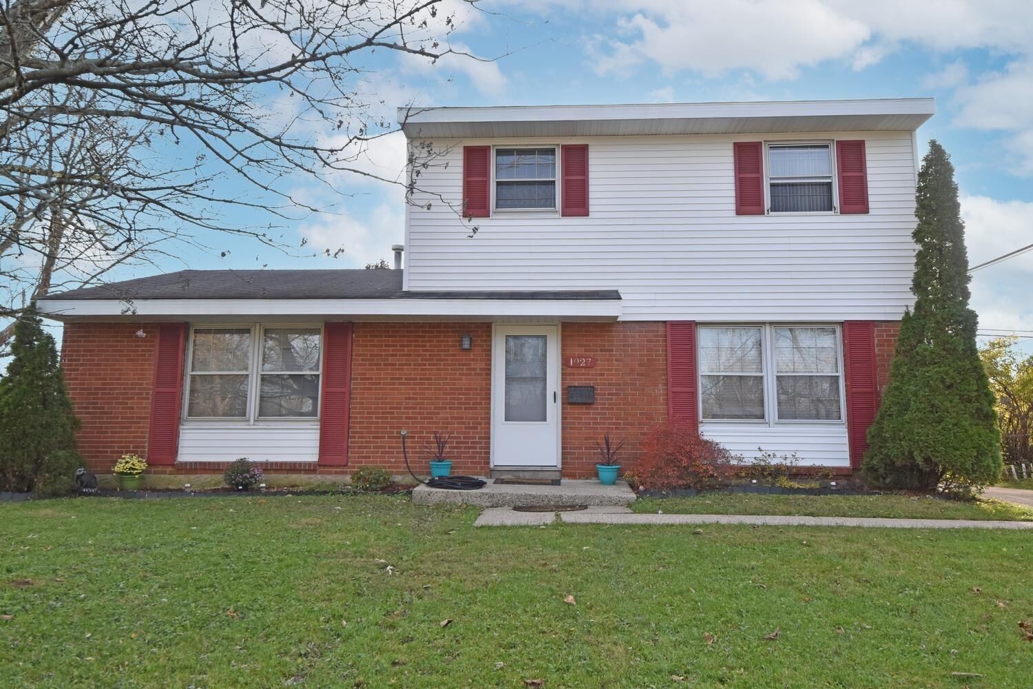 Property Photo:  1927 Windmill Way  OH 45240 