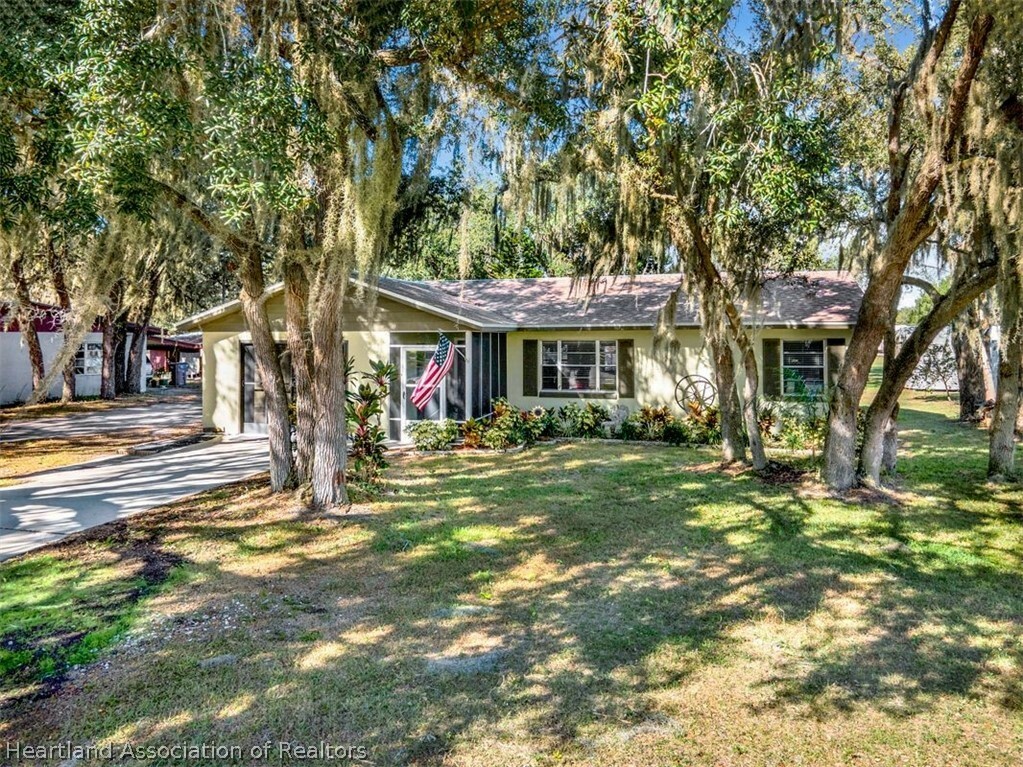 Property Photo:  1430 W Avon Park Boulevard  FL 33825 