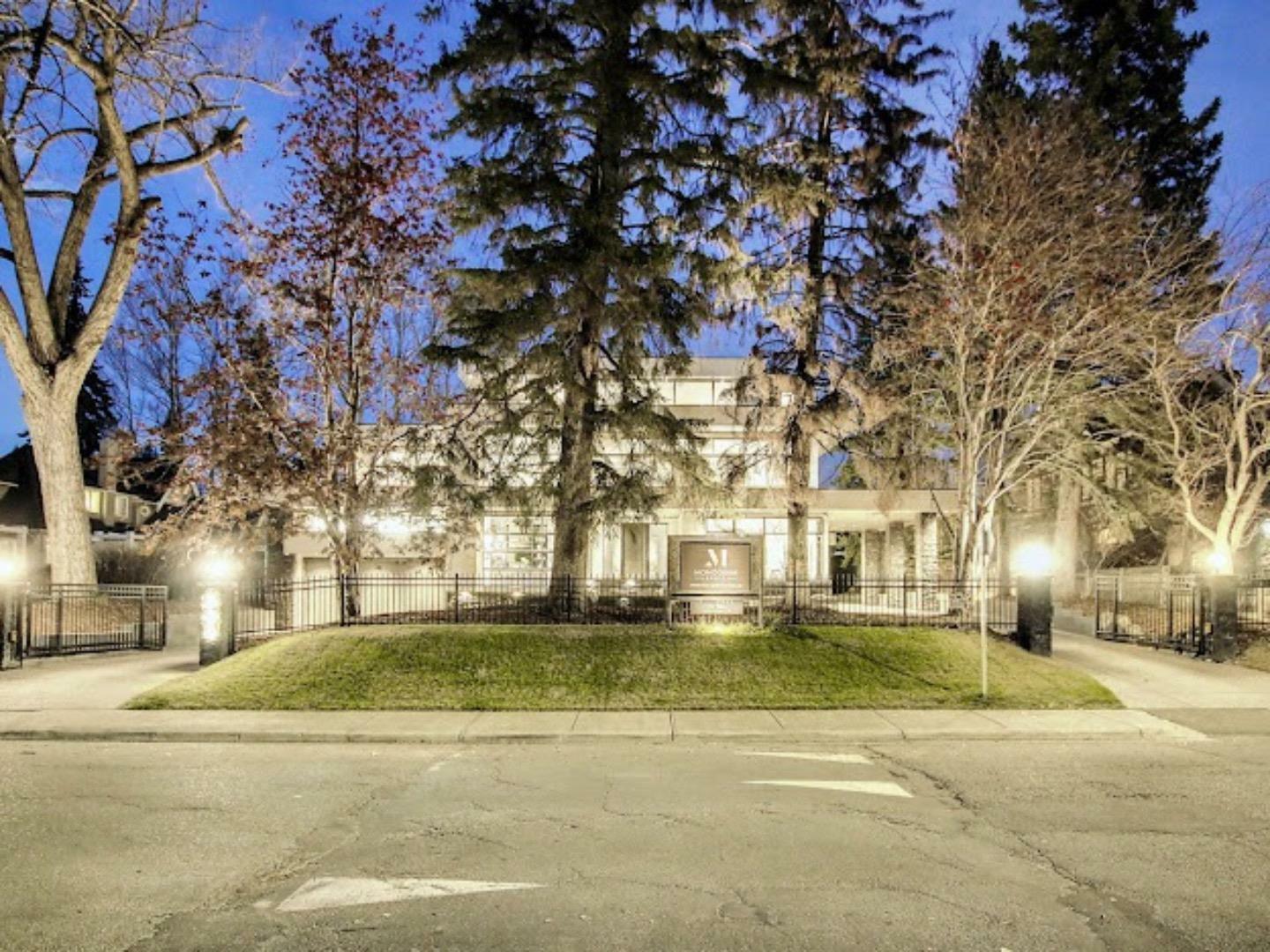 Property Photo: 860 Hillcrest Avenue SW AB T2T 0Y9