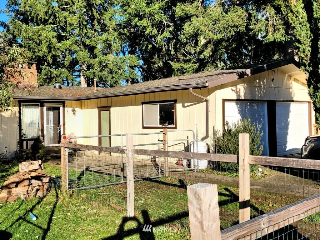 Property Photo:  1134 Dickinson Avenue  WA 98584 