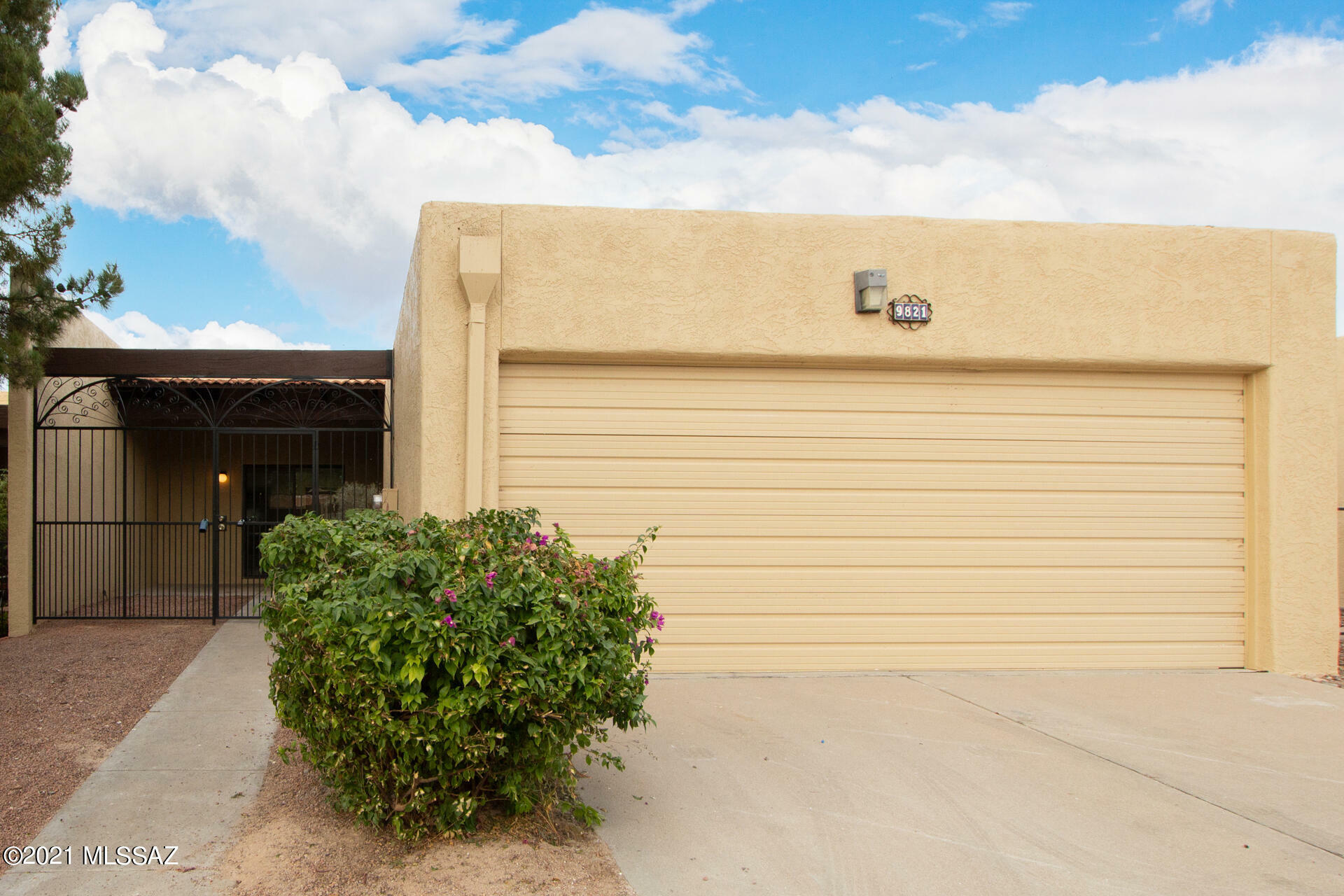 Property Photo:  9821 E 2nd Street  AZ 85748 