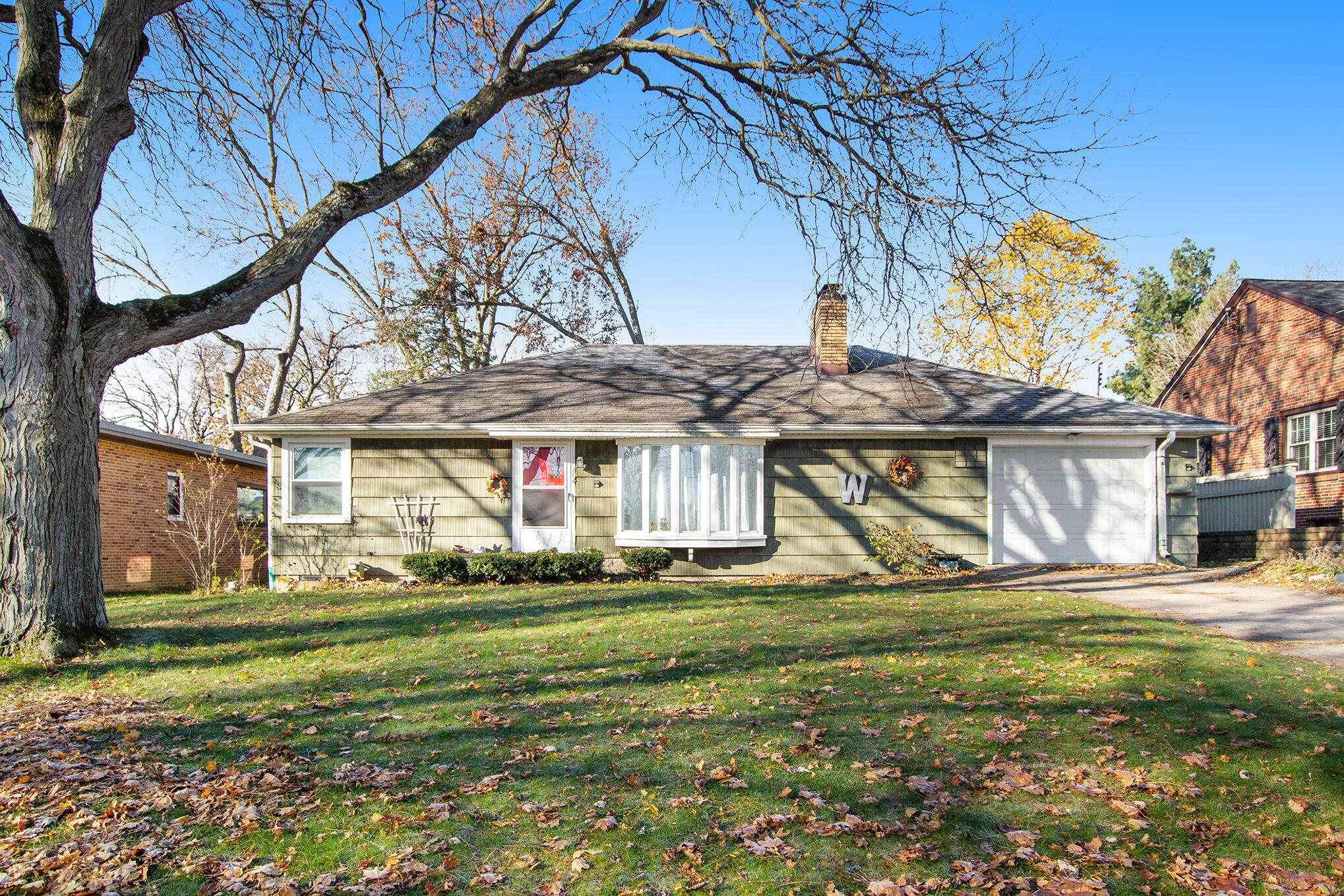 Property Photo:  804 S Thompson Street  MI 49203 