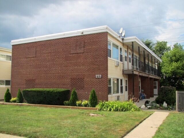 Property Photo:  772 E 5th Court H  IL 60016 