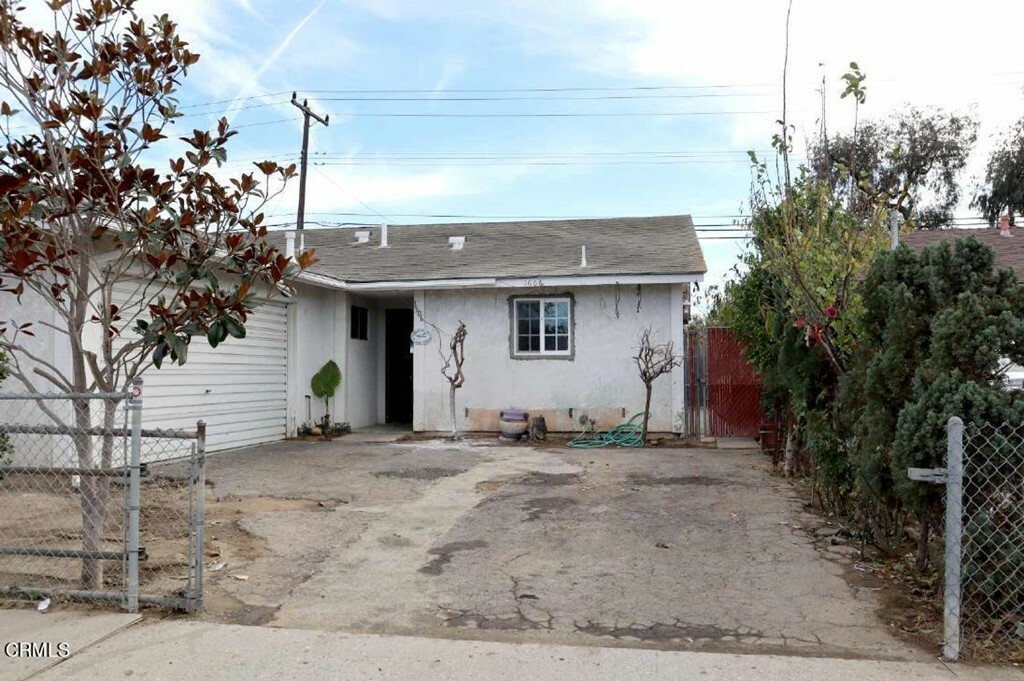 Property Photo:  1606 Crawford Street  CA 93030 